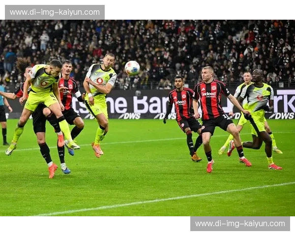 黄黑风暴碰撞法兰克福雄鹰：德甲赛场上最纯粹的足球博弈